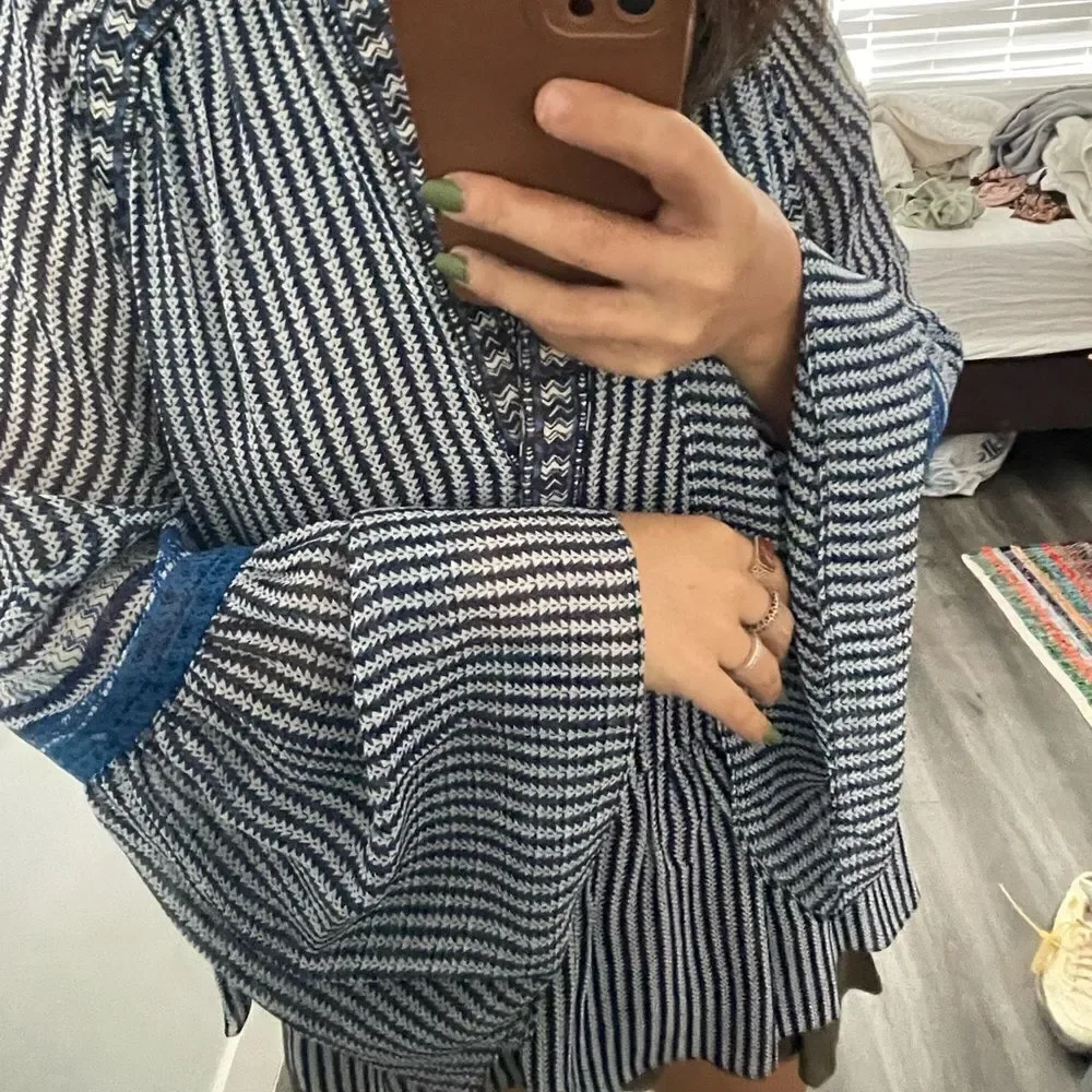 BCBGMaxazria Women's Silk Blouse Size S This item is in excellent condition